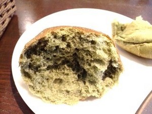 よもぎパン.jpg