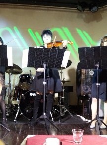 原宿・演奏.jpg