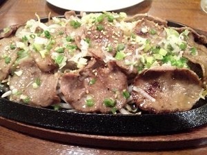 葱塩牛タン鉄板焼き.jpg